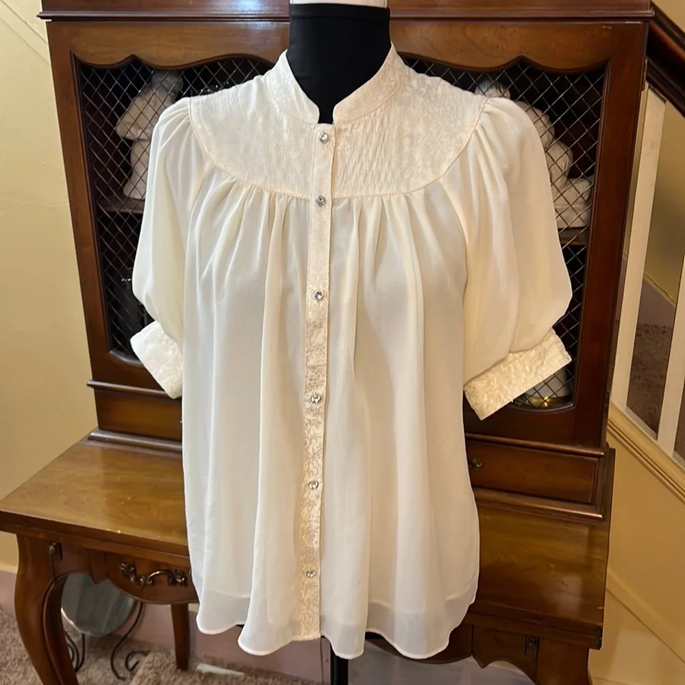 Anthropologie puff silhouette collar